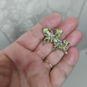 Vintage Butterflies‎ Pin Brooch Silver Tone Green Rhinestones Peridot In Color